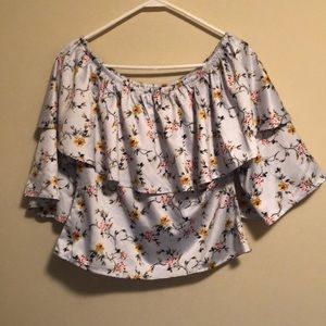 Gimmicks size small. Off the shoulder floral top